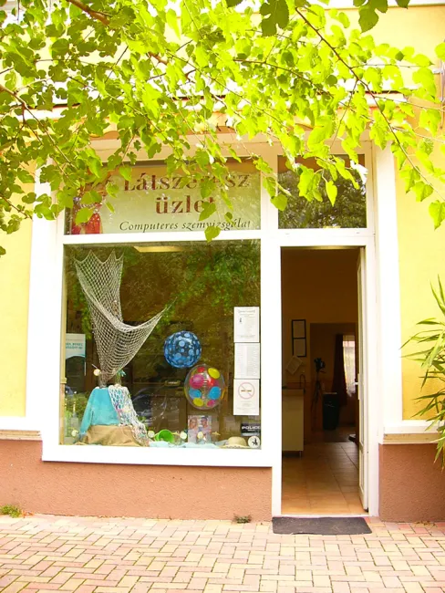 Látszerész üzlet